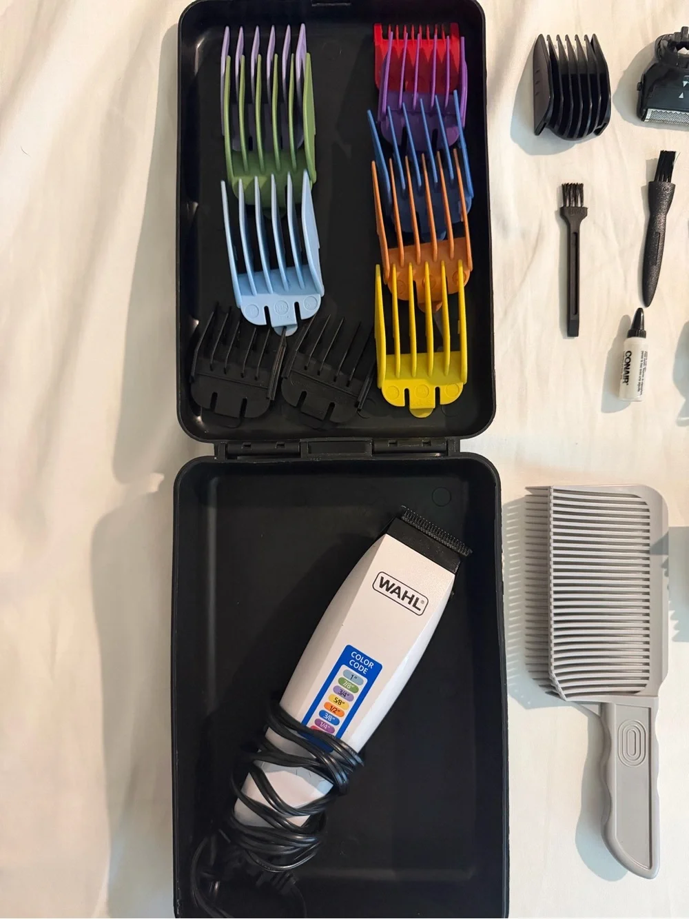 1 Wahl + 2 ConAir Trimmers + 2 Blend Friend Fade Combs + Thinning Scissors LOT